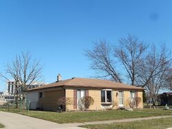Pre-foreclosure in  Kim Ave Trenton, MI 48183