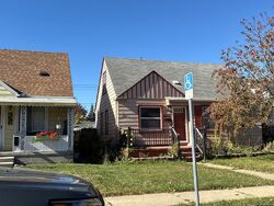 Pre-foreclosure in  17th St Wyandotte, MI 48192