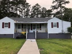Pre-foreclosure in  4TH AVE W Gadsden, AL 35905