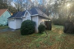 Pre-foreclosure in  RIVER BEND DR SW Huntsville, AL 35824