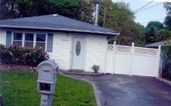 Pre-foreclosure in  Johns Neck Rd Shirley, NY 11967