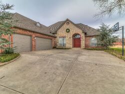 Pre-foreclosure in  Teton Ct Norman, OK 73072