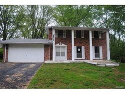  Carolview Dr, Florissant MO
