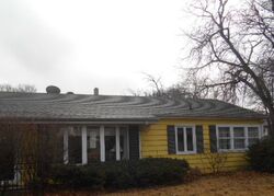 Pre-foreclosure in  MAPLE RD La Salle, IL 61301