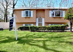 Pre-foreclosure in  ROOSEVELT AVE Greenlawn, NY 11740