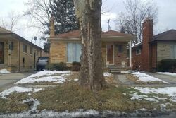 Pre-foreclosure in  BERKLEY ST Oak Park, MI 48237