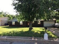 Pre-foreclosure in  Pinebrook Dr Guthrie, OK 73044