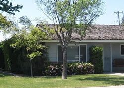 Pre-foreclosure in  Country Club Ln Selma, CA 93662