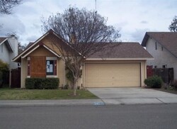 Pre-foreclosure in  JEANNIE CT Turlock, CA 95382