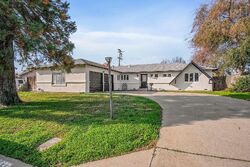 Pre-foreclosure in  QUEENS AVE Modesto, CA 95355