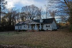 Pre-foreclosure in  Nesbitt Rd Wellford, SC 29385