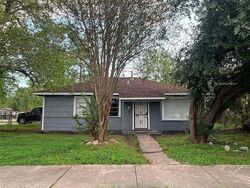 Pre-foreclosure in  Ward St Houston, TX 77021