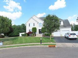 Pre-foreclosure in  Heritage Dr Englishtown, NJ 07726