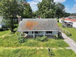 Pre-foreclosure in  N Lessie St Worthington, IN 47471