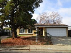 Pre-foreclosure in  Oxwood Dr Sacramento, CA 95826
