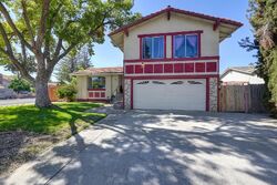 Pre-foreclosure in  TAMANGO WAY Sacramento, CA 95826