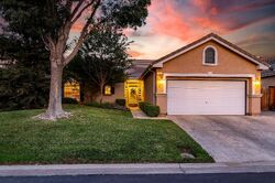 Pre-foreclosure in  N Crestmoor Ave Clovis, CA 93619