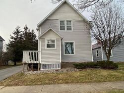Pre-foreclosure in  S Ash Ave Marshfield, WI 54449