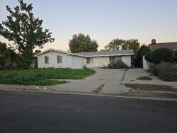 Pre-foreclosure in  Birchton Ave West Hills, CA 91307
