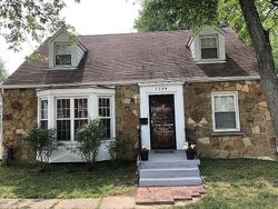 Pre-foreclosure in  New Cut Rd Louisville, KY 40214