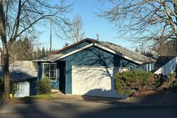 Pre-foreclosure in  NE Holladay St Portland, OR 97220