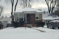 Pre-foreclosure in  Andresen Ct Hazel Park, MI 48030