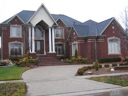  Whitney Dr, Utica MI