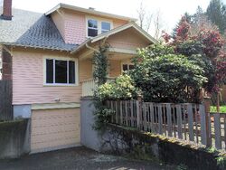 Pre-foreclosure in  SE 76th Ave Portland, OR 97215