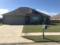 Pre-foreclosure in  Grand Crus Ave Baton Rouge, LA 70817
