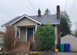 Pre-foreclosure in  NE 9th Ave Portland, OR 97211