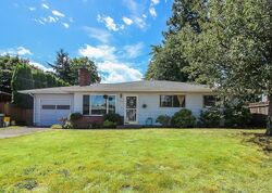 Pre-foreclosure in  SE Alder St Portland, OR 97233
