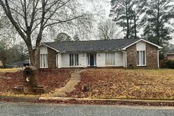 Pre-foreclosure in  Wiltshire Dr Columbus, GA 31909