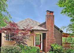 Pre-foreclosure in  SW Austin St Seattle, WA 98106