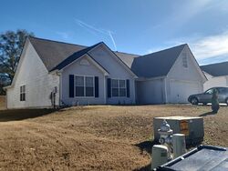  Riviera Dr, Fayetteville GA