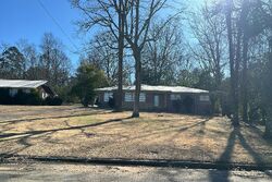Pre-foreclosure in  MONTE VISTA DR Gadsden, AL 35904