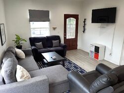  E 43rd St, Los Angeles CA