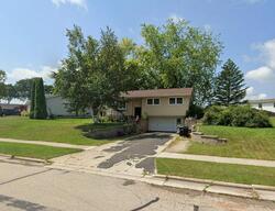 Pre-foreclosure in  Milan Dr Kewaskum, WI 53040