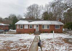Pre-foreclosure in  Amberly Rd Richmond, VA 23234