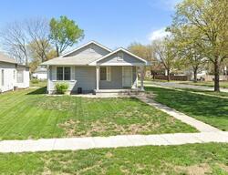 Pre-foreclosure in  Kearney Ave Lincoln, NE 68507
