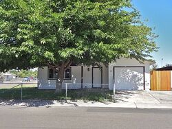 Pre-foreclosure in  Tudor St Galt, CA 95632