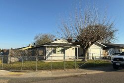 Pre-foreclosure in  Tudor St Galt, CA 95632