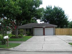 Pre-foreclosure in  Rosemont Dr La Porte, TX 77571