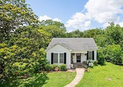 Pre-foreclosure in  Avenue H Van Vleck, TX 77482