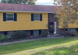 Pre-foreclosure in  Estates Dr Athens, OH 45701