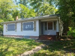 Pre-foreclosure in  HORSEBLOCK RD Farmingville, NY 11738