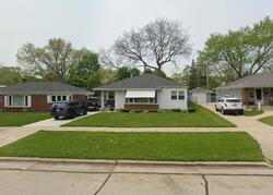 Pre-foreclosure in  Indiana St Racine, WI 53405