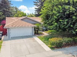 Pre-foreclosure in  WINDBRIDGE DR Sacramento, CA 95831