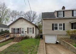 Pre-foreclosure in  Heege Rd Saint Louis, MO 63123