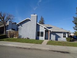 Pre-foreclosure in  N Carol Ave Fresno, CA 93722