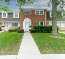 Pre-foreclosure in  Finchley Ct Schaumburg, IL 60194